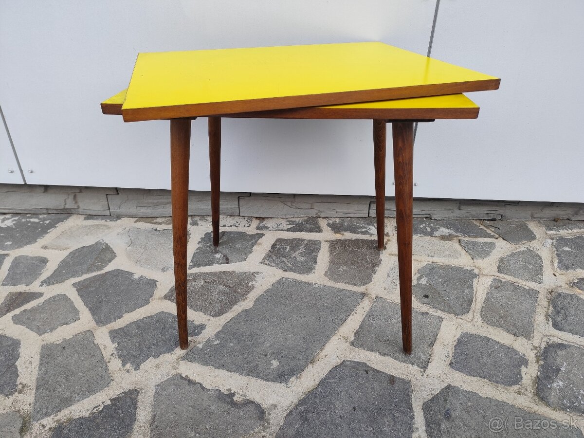 Stolík pod televíziu otočný