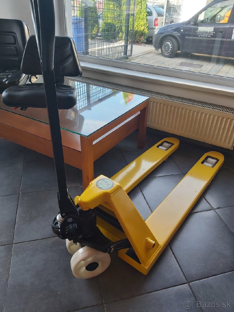 Paletový vozík 2500kg - Silónové kolieska