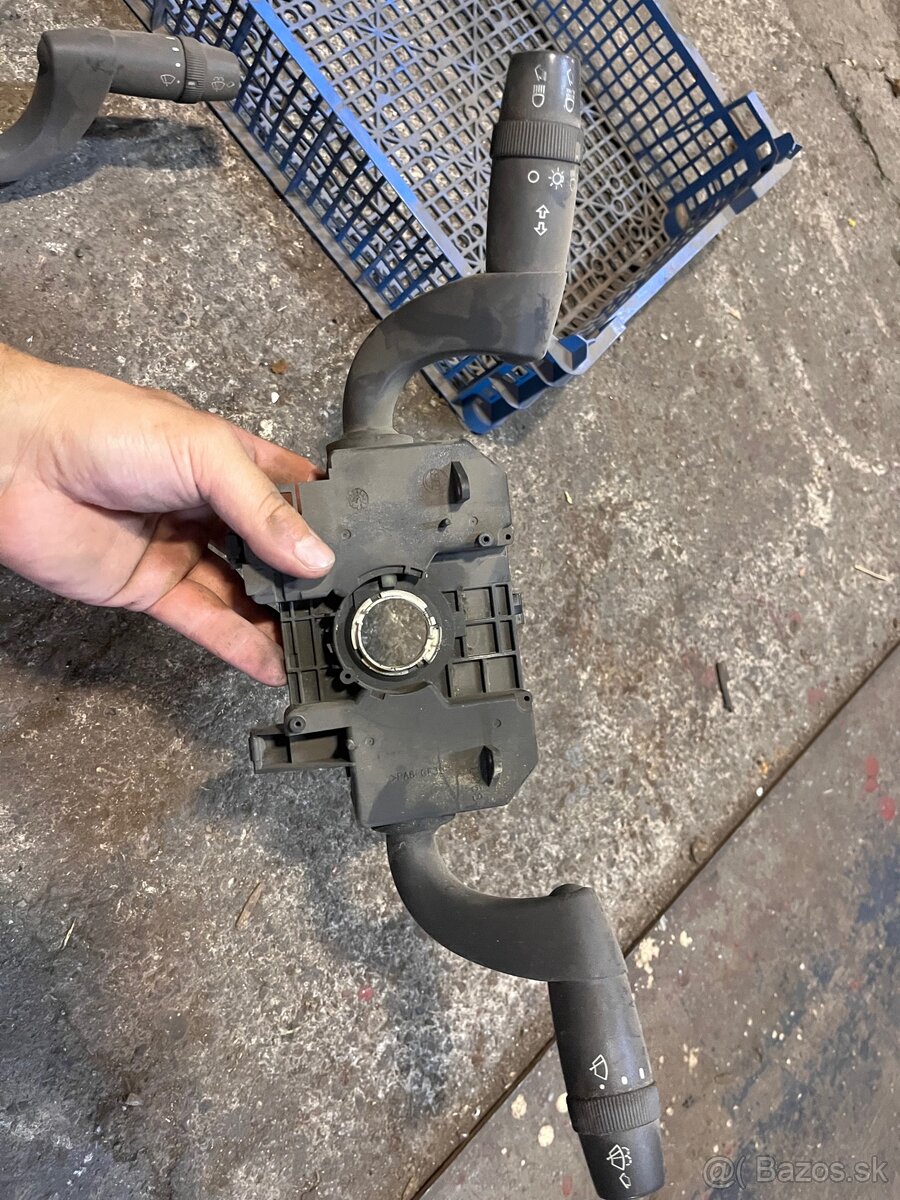 Podvolantove páčky