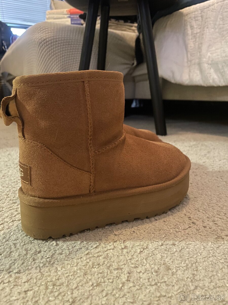 UGG čižmy č.32,5