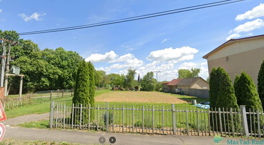 Pozemok v strede obce, Hriadky. 1586m2, 39.900€