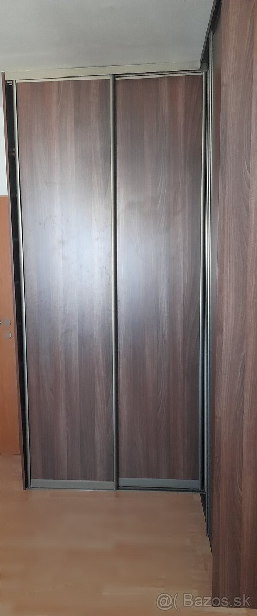 Skriňa, rolldoor, rohová