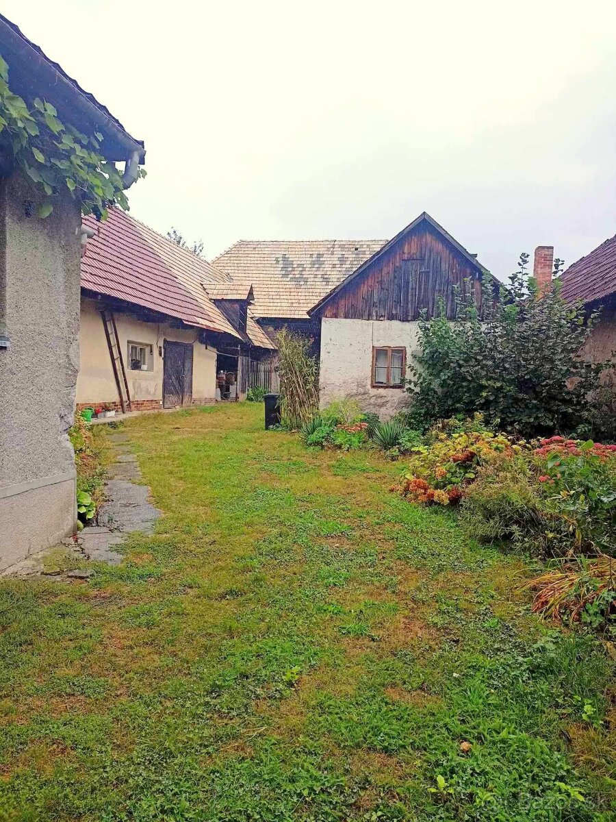 Predaj, rodinný dom s veľkým pozemkom vhodný na podnikanie