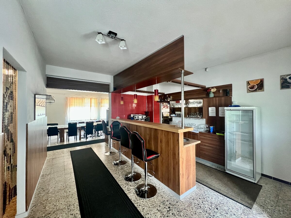 Priestor vhodný pre reštauráciu, bar alebo pizzeriu