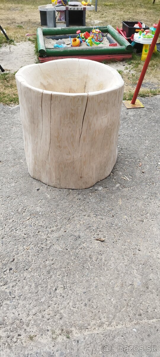 Drevený kvetináč