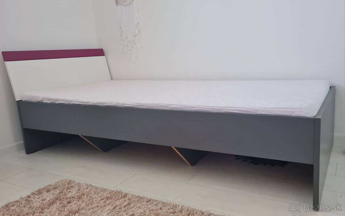 Predám detskú posteľ 205cm x 95cm.