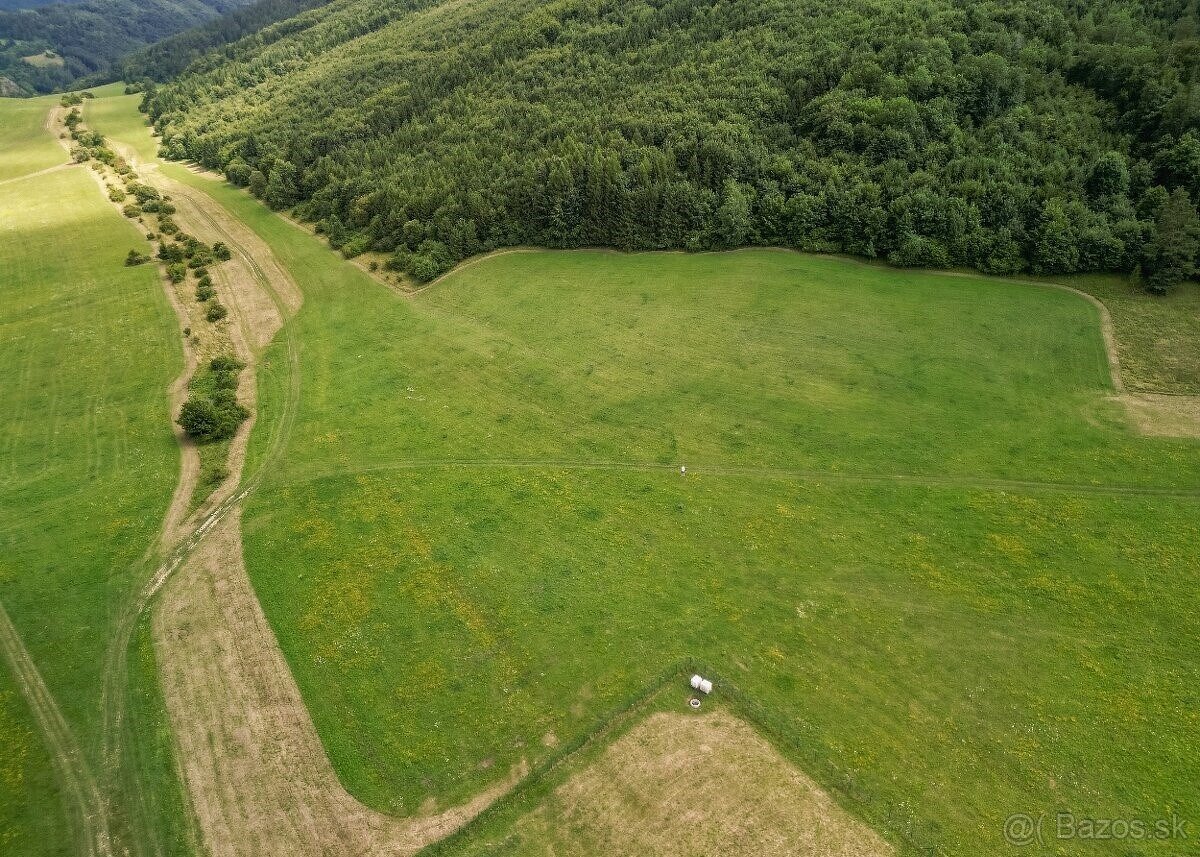 Investičný pozemok v tichej lokalite 2285 m², T. Štiavnička