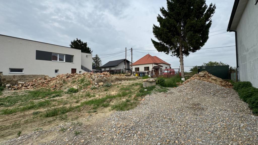 NA PREDAJ Pozemok Zbehy - Andač