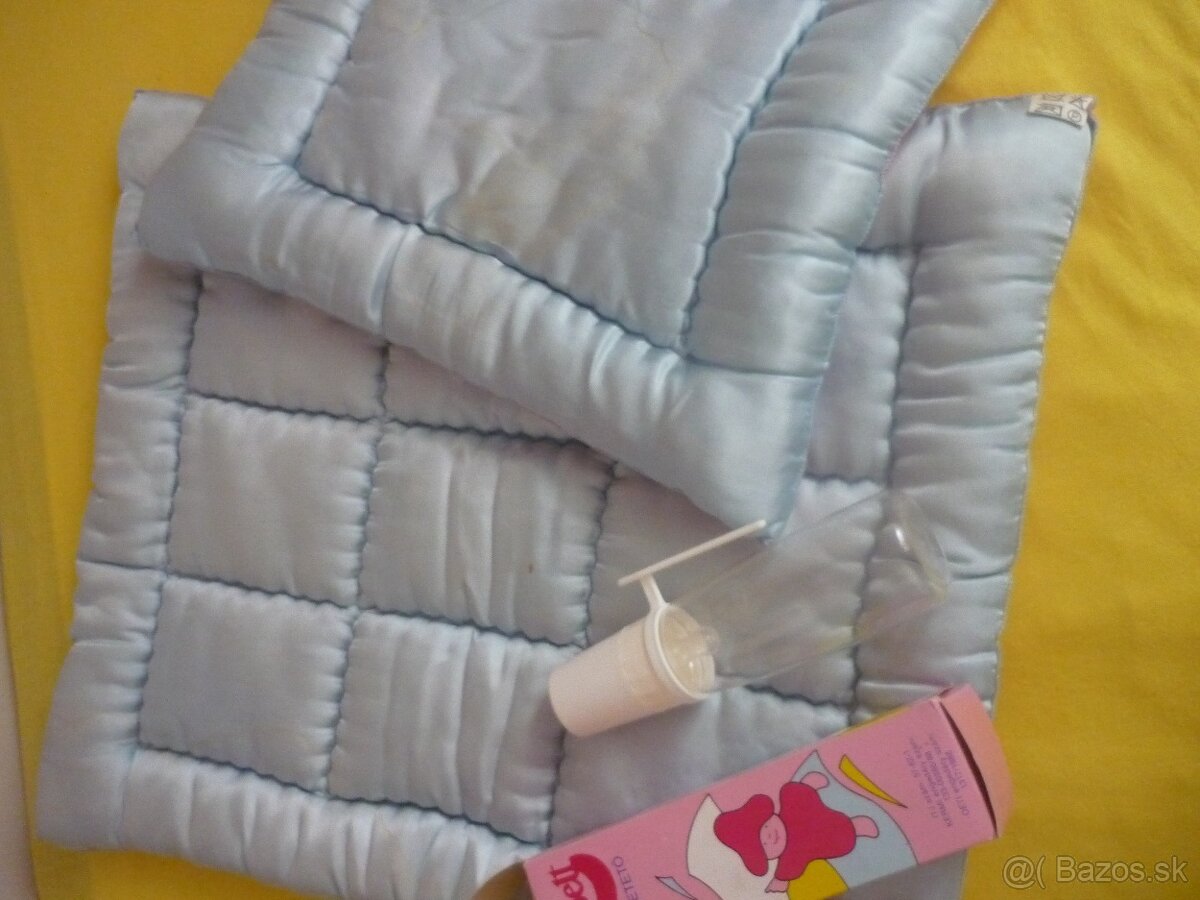 Retro kojenecké potreby.