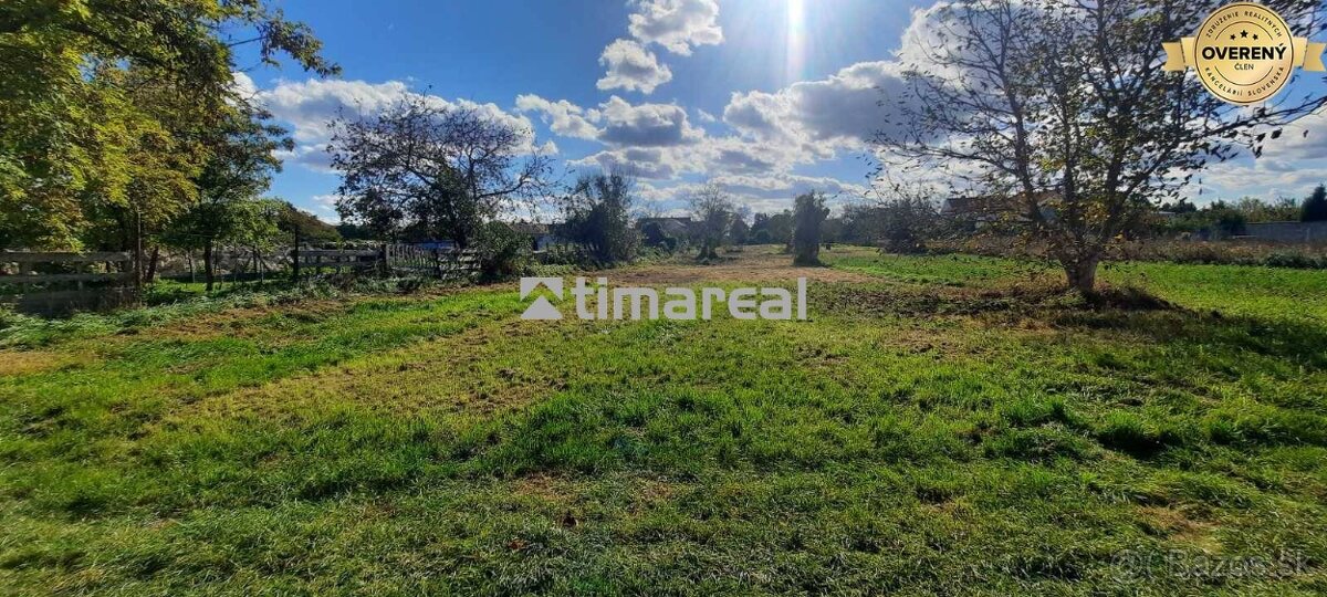 Exkluzívny 23á pozemok na stavbu RD v centre obce Vlčkovce