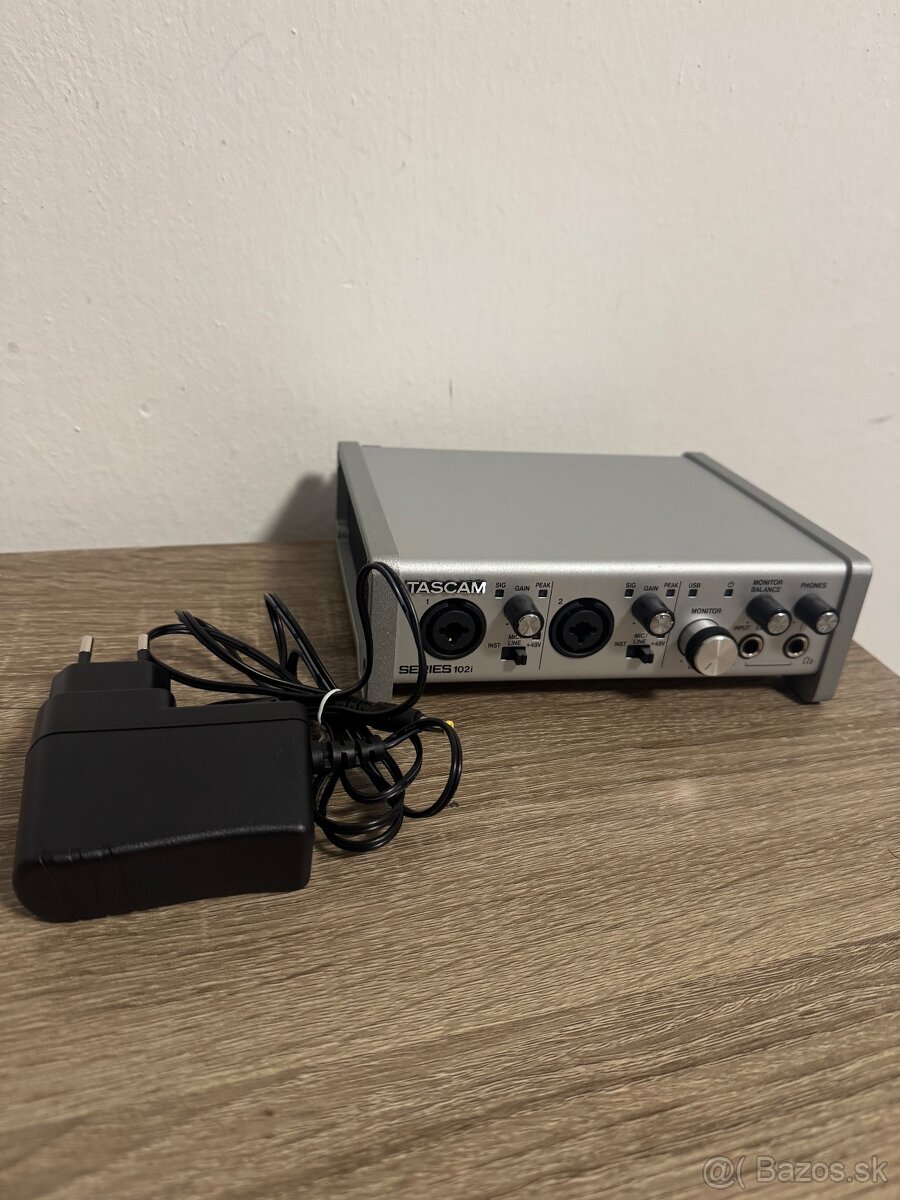 Taascam Series 102i USB zvuková karta