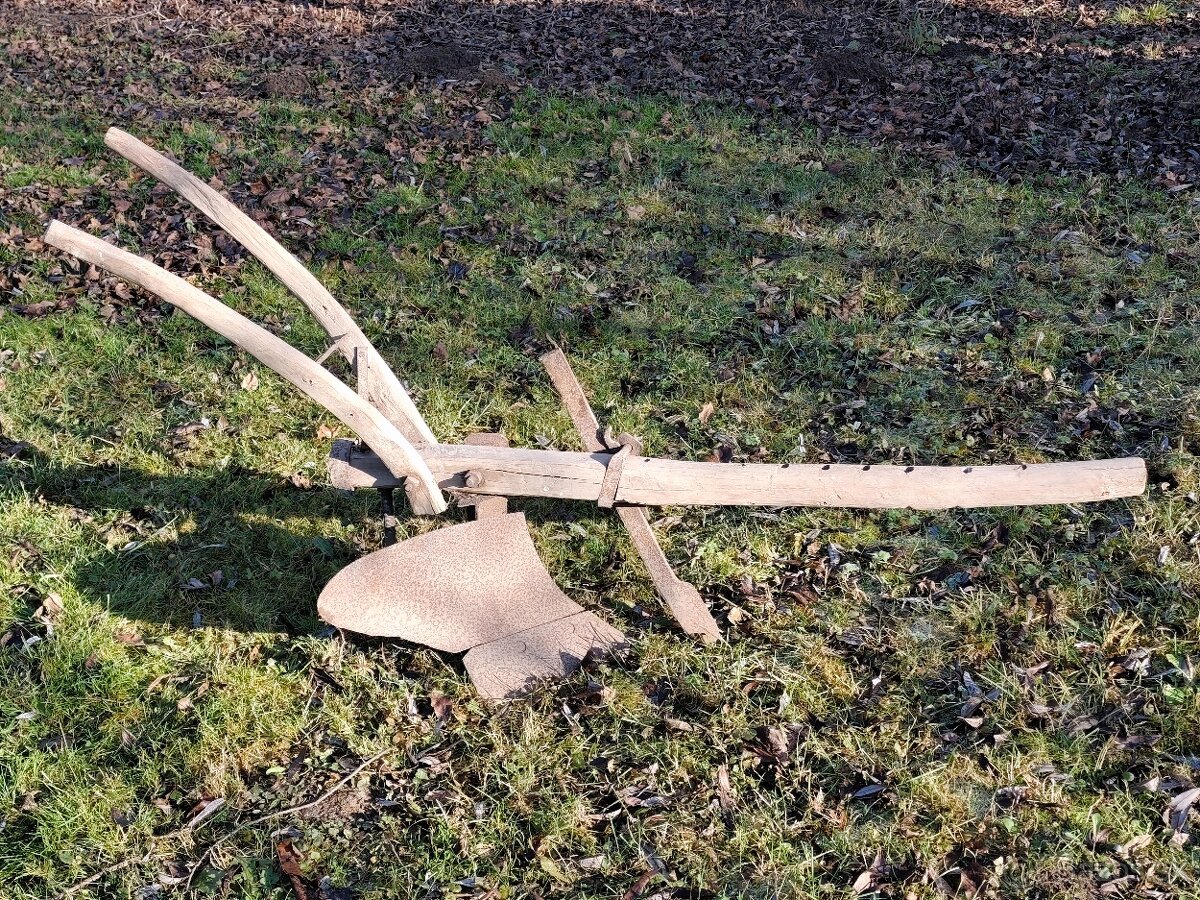 Starý pluh na oranie