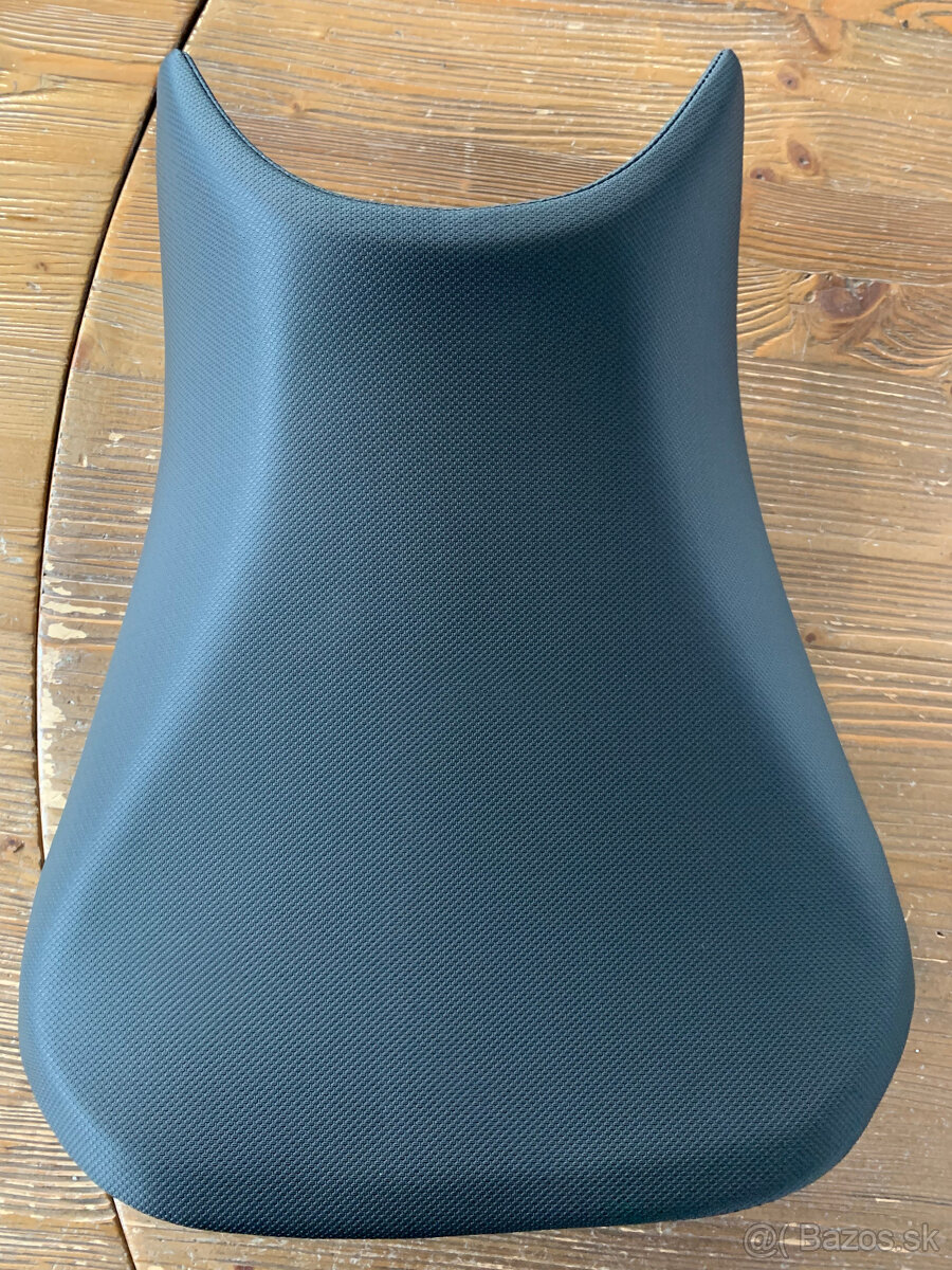 Honda CB750 Hornet - Sedadlo jazdca