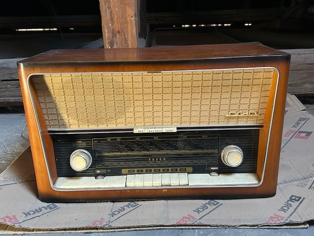 Predám retro rádiá, TESLA Echo, Telefunken, iné