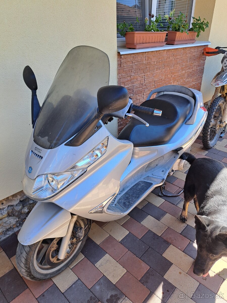 Piaggio x8