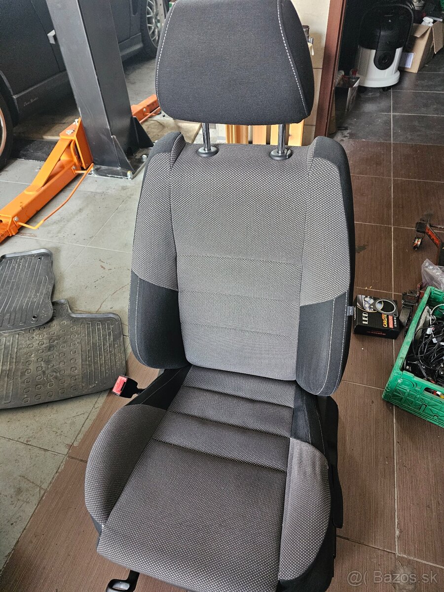 Tepovanie a hĺbkové čistenie Automobilov