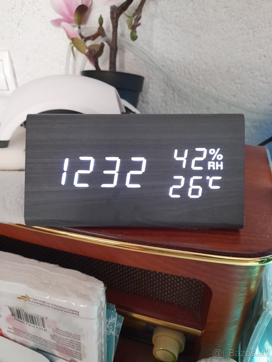 Led hodiny nove v krabici a ine
