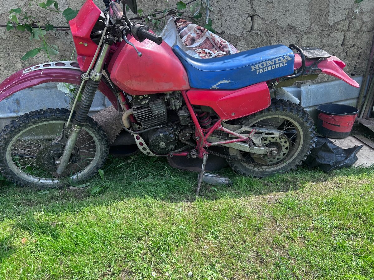 Hona XL 600