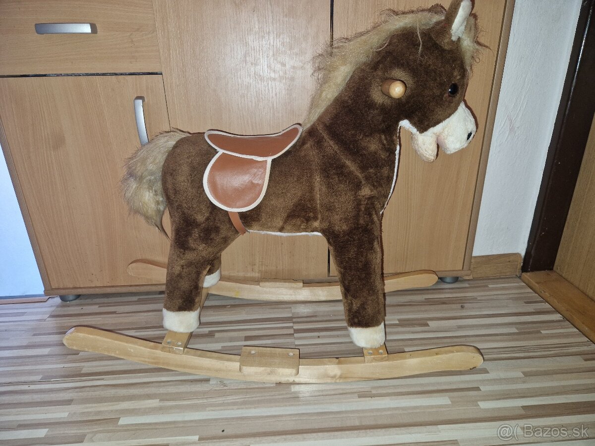 Predám hojdacieho koníka
