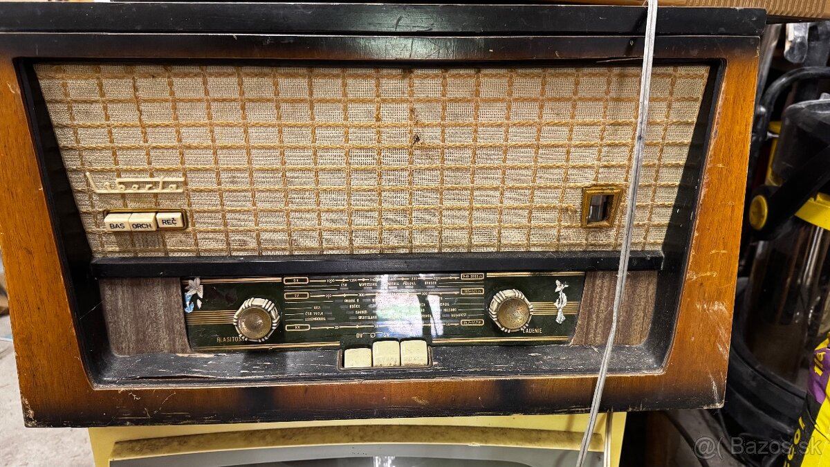Predam stare tv a radio cena za ks 20€