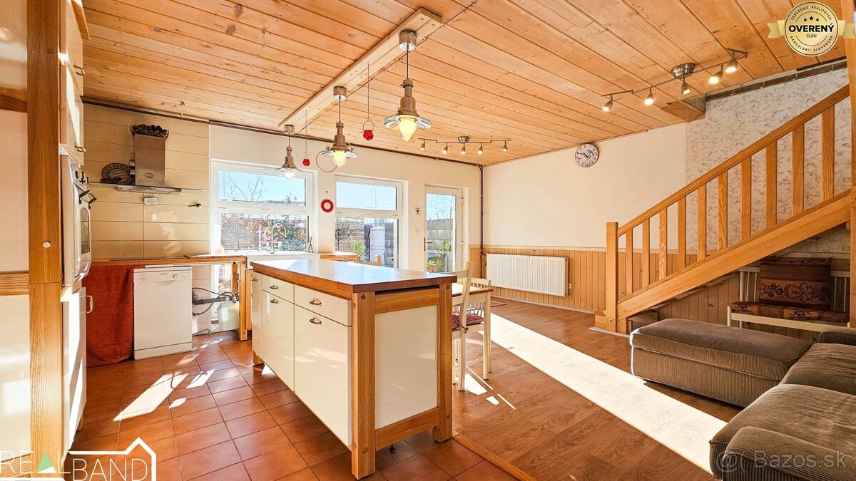 PREDAJ - RODINNÝ DOM - LEOPOLDOV - CELKOVÁ ROZLOHA 428M²