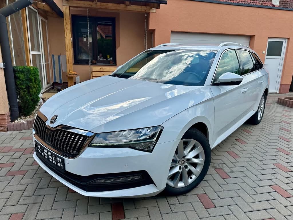 Superb Combi 2,0 TDI 110kw Virtual LED Top stav