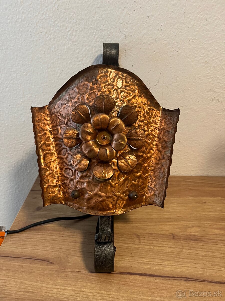 Nástenná lampa na chalupu