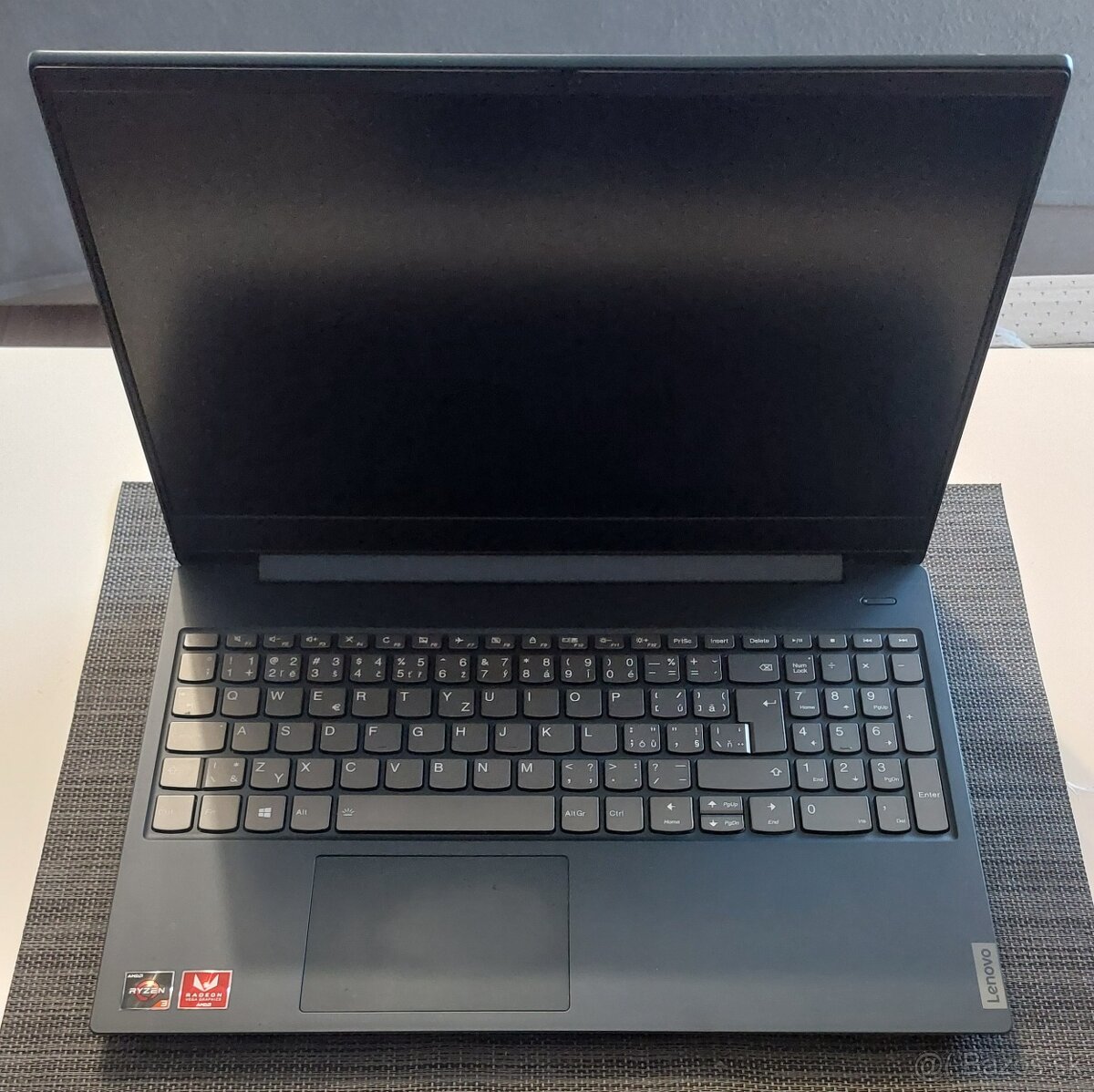 Predám notebook lenovo