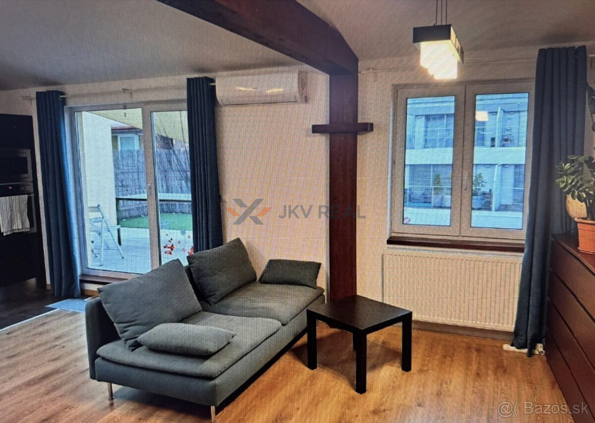 2-izbový byt s krbom a terasou v centre Bratislavy