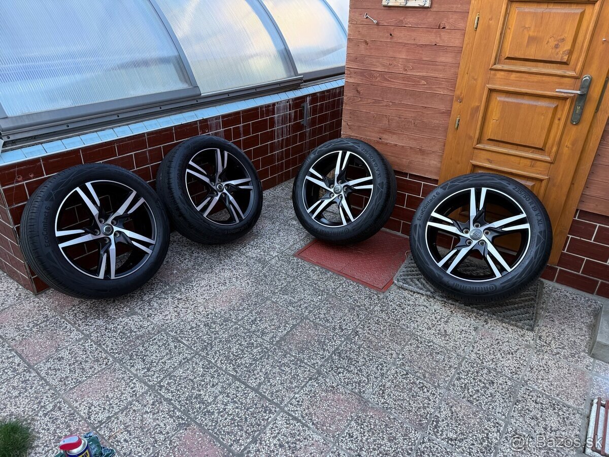 Volvo XC40 R19 235/50 Letné