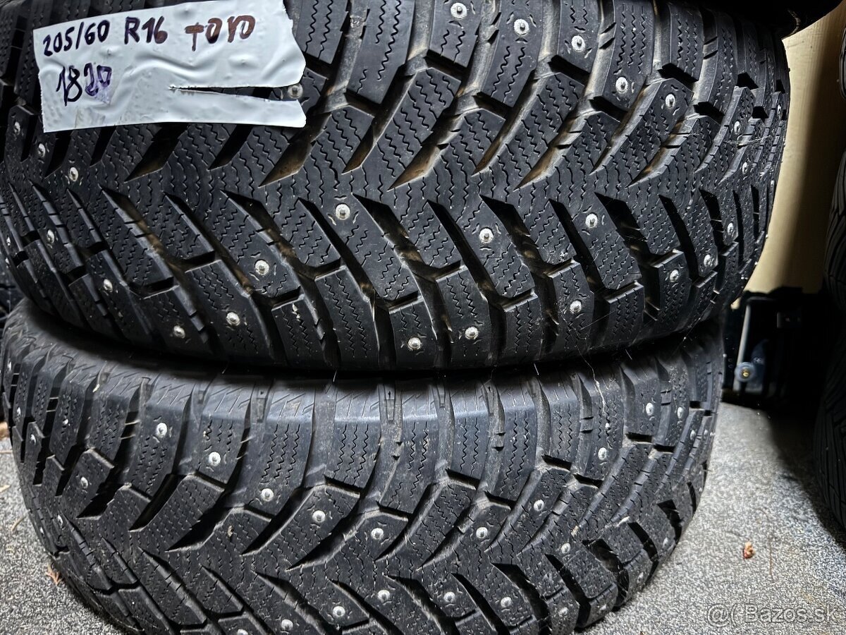 205/60 R16 zimne pneu Toyo