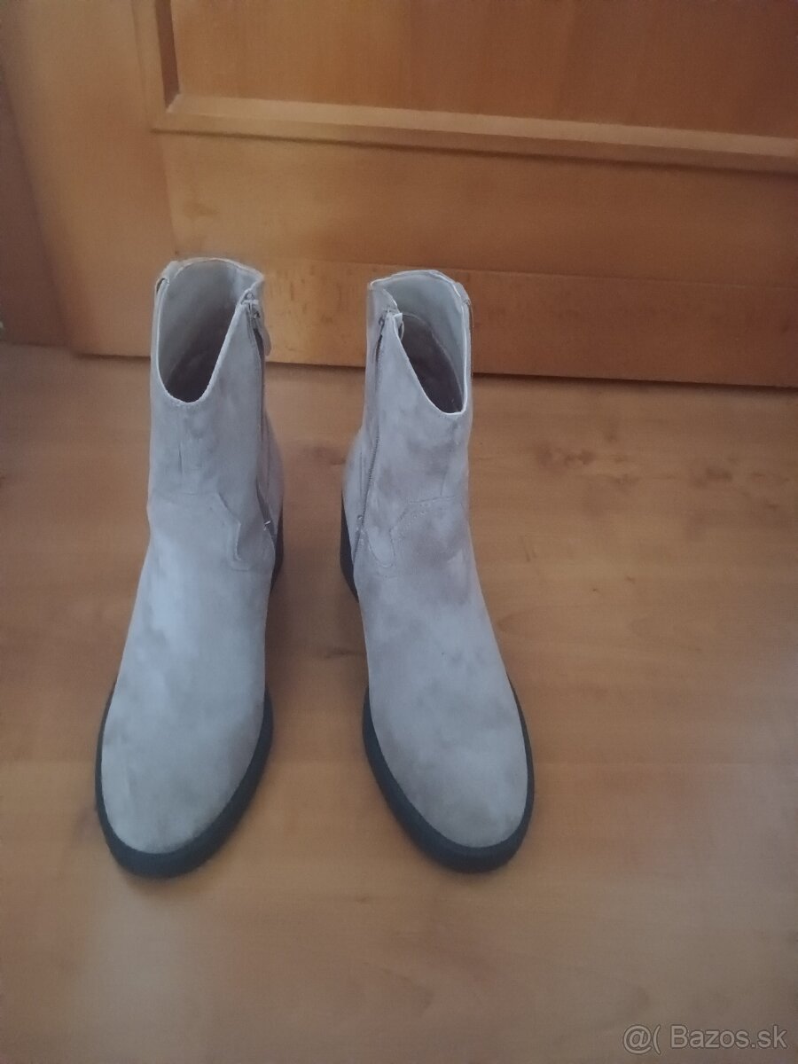 Predám kabát, čižmy, nohavice