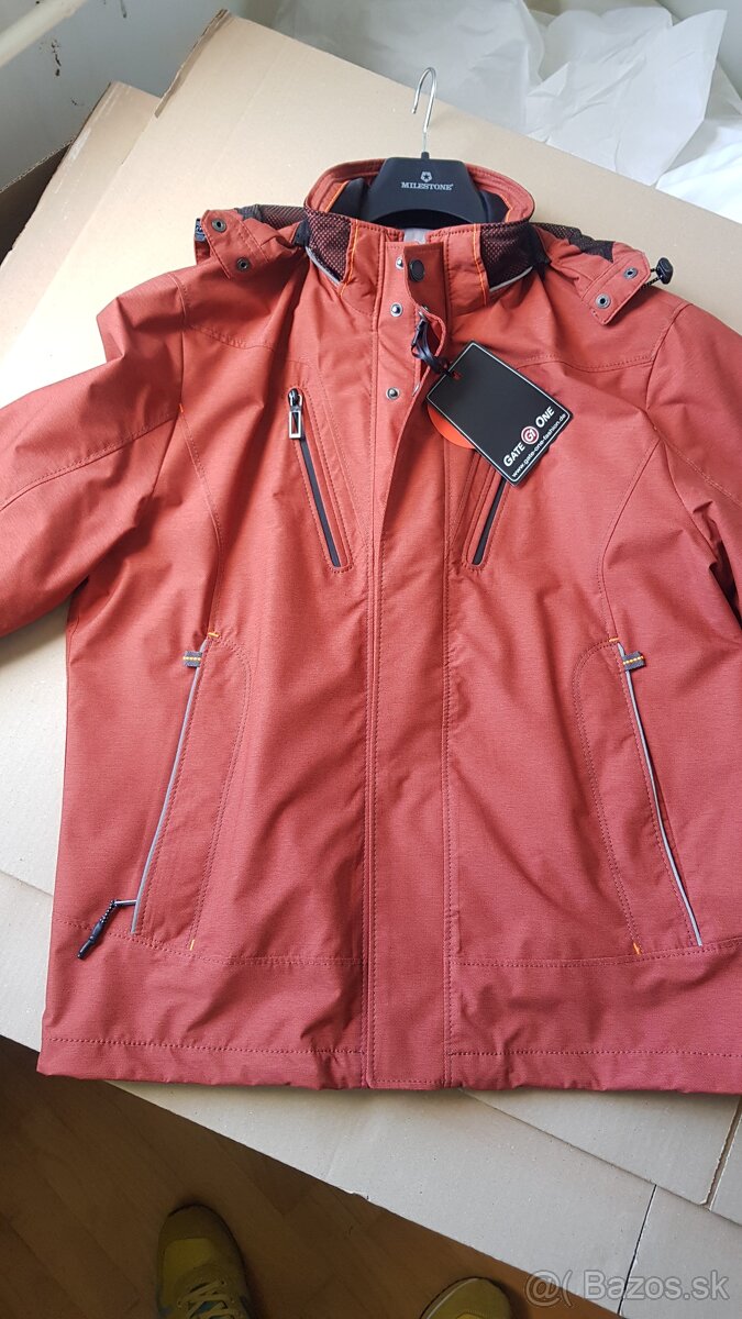 Panska bunda. Gate One