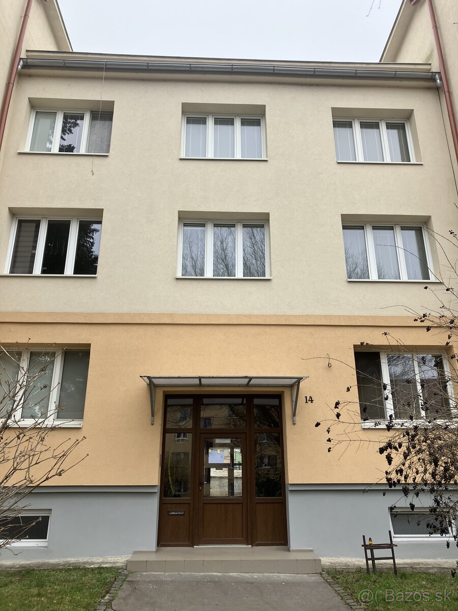 Na predaj 3-izbový byt v Prešove, Pavlovičovo nam.