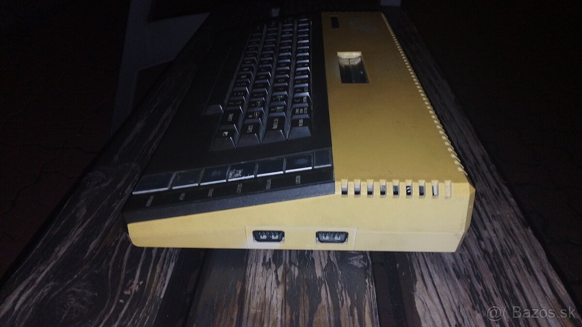 Predám počítač Atari 800 XL .