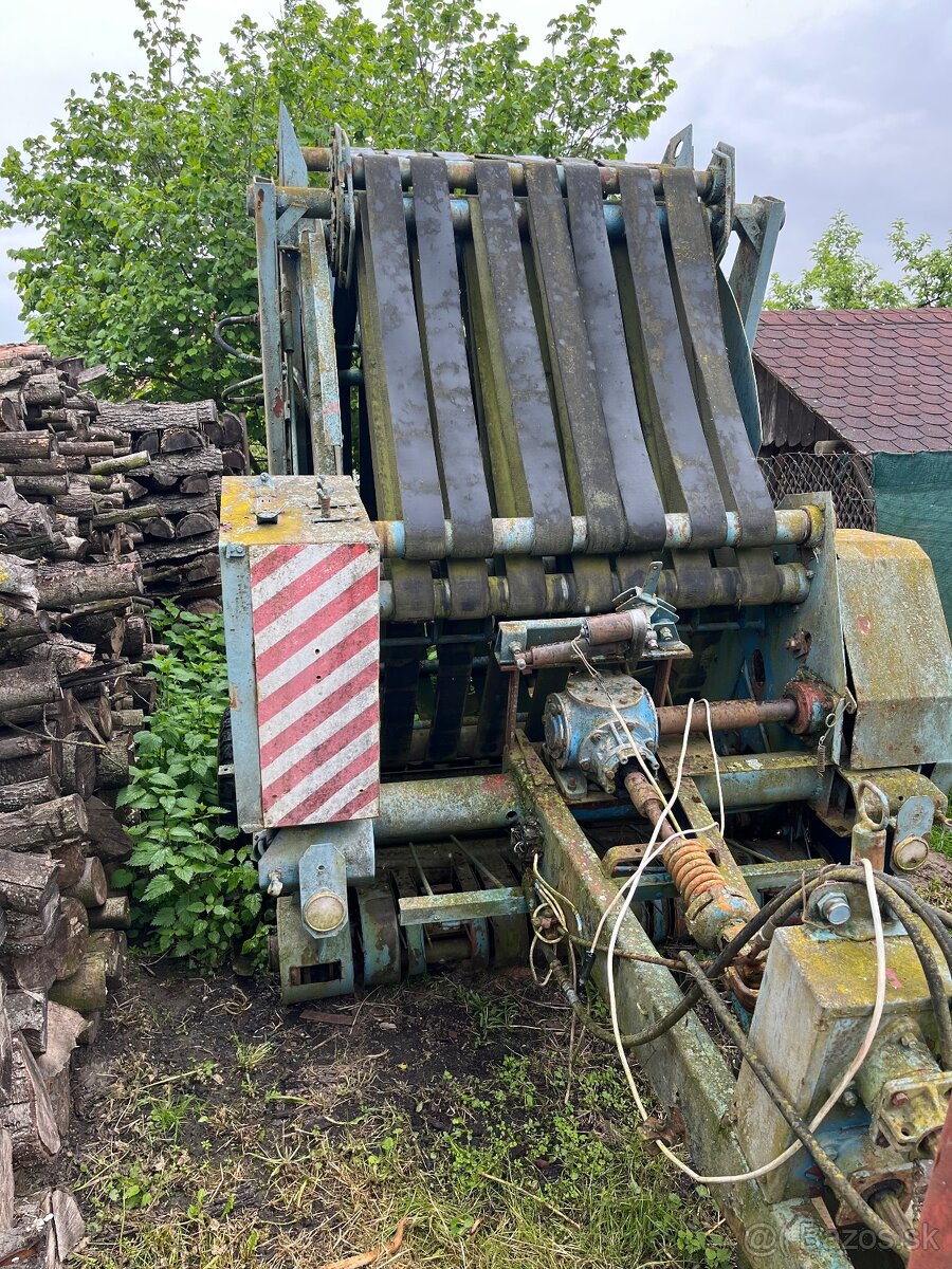 Lis na seno a slamu.
