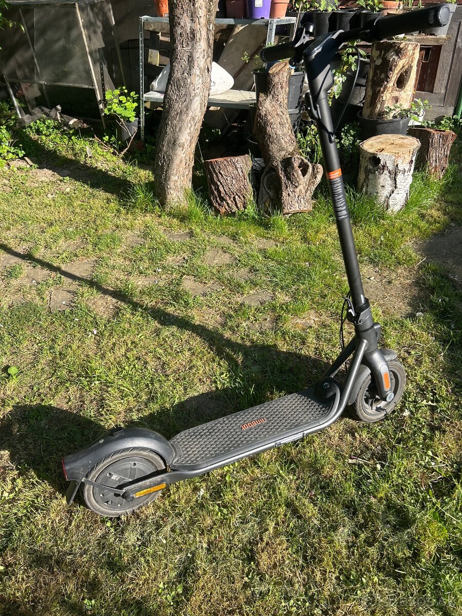 Elektrická kolobežka ninebot kickscooter f2