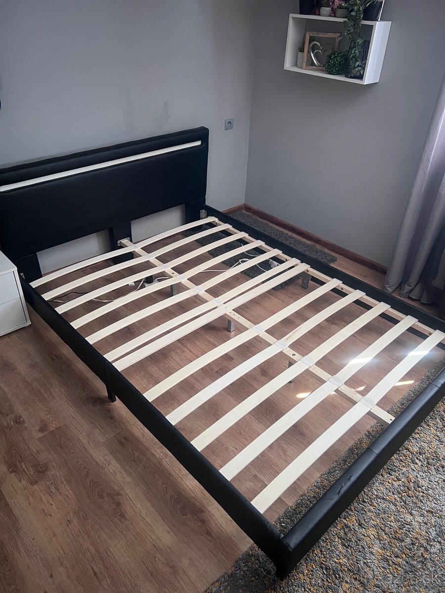 Predam postel 140x200cm