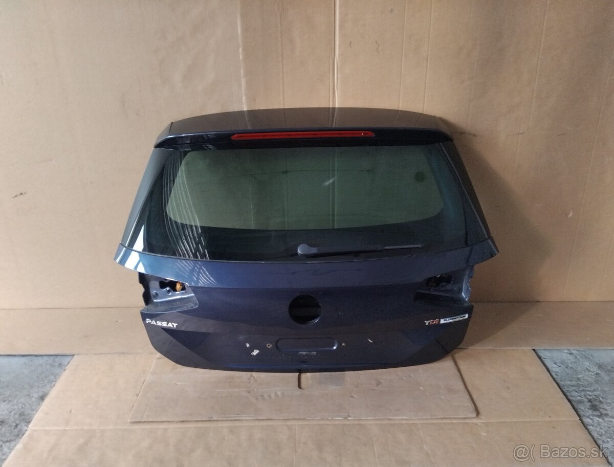 dvere kufra Passat B8 - LH5X