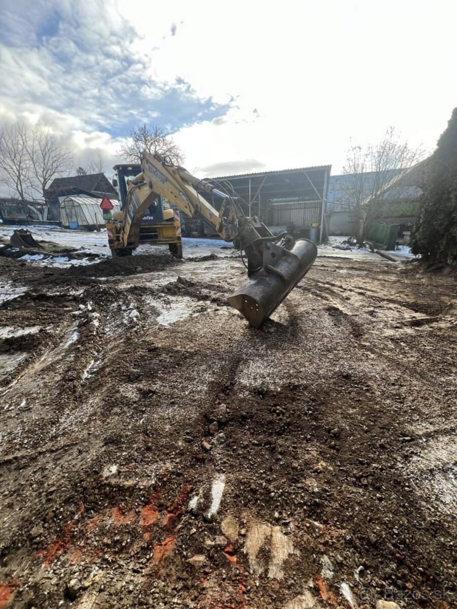 Komatsu wb93r5