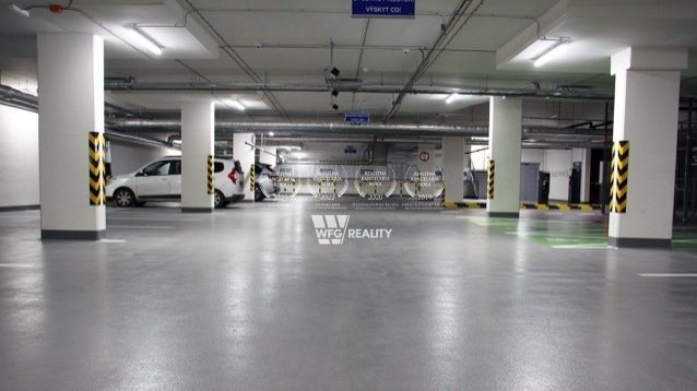 Na prenájom garážové státie v novostavbe Sky Park v Bratisla