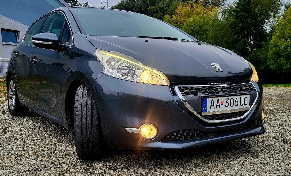 Peugeot 208 1.4 VTi -78000km-