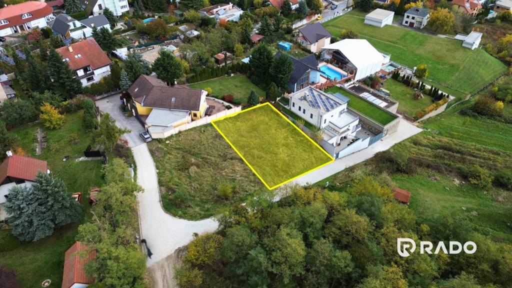 RADO | Stavebný pozemok 527 m² s projektom domu | Rača