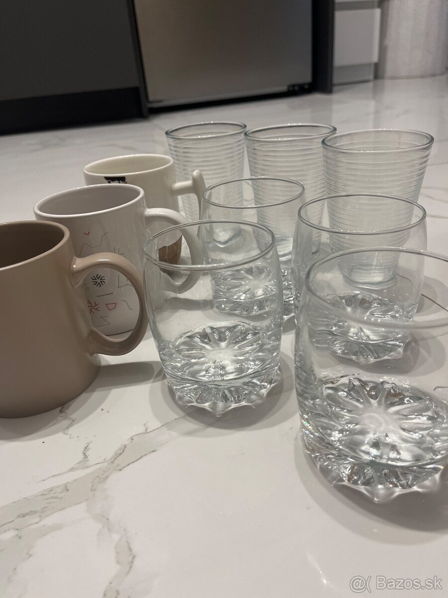 Poháre a šálky sada