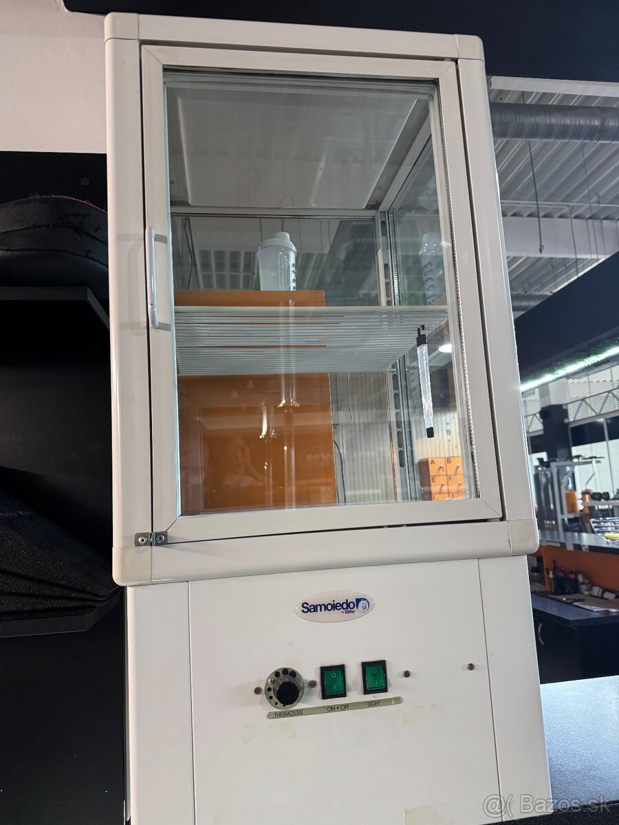 Predám presklenú chladničku Samoiedo