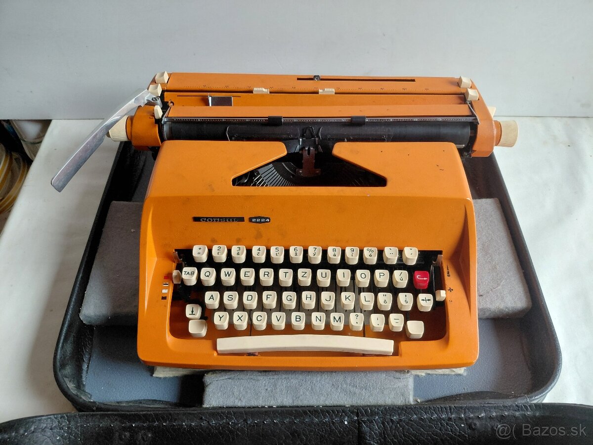 Písací stroj Consul 2224 v kufri
