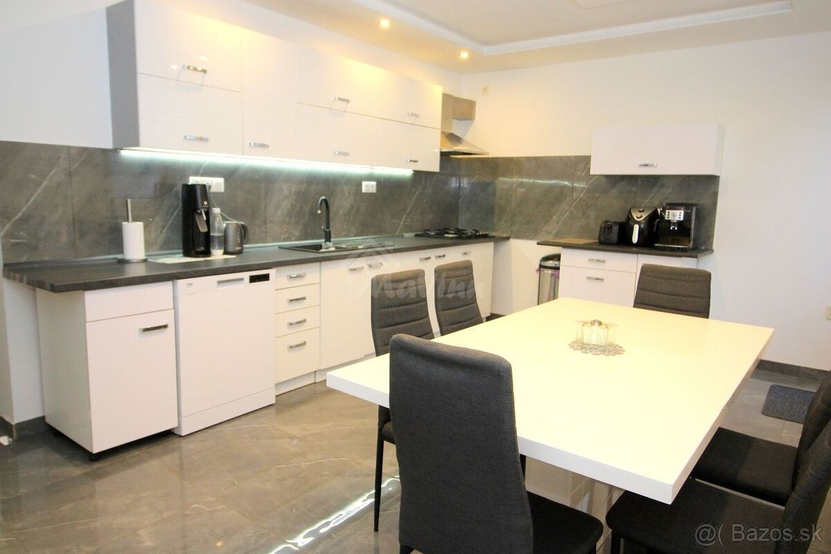 PREDAJ POLDOM s garážou Šimonovany s poz. 398 m²
