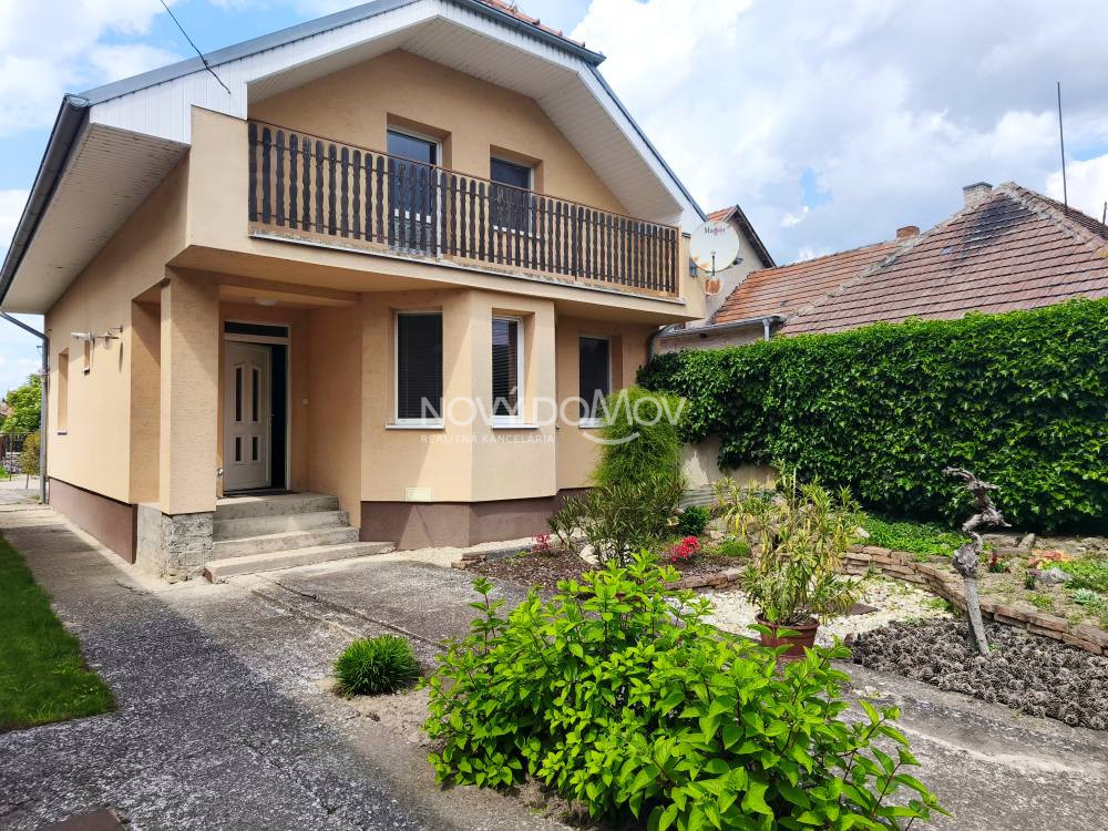 Rodinný dom s obrovským pozemkom, len 10 km od Galanty