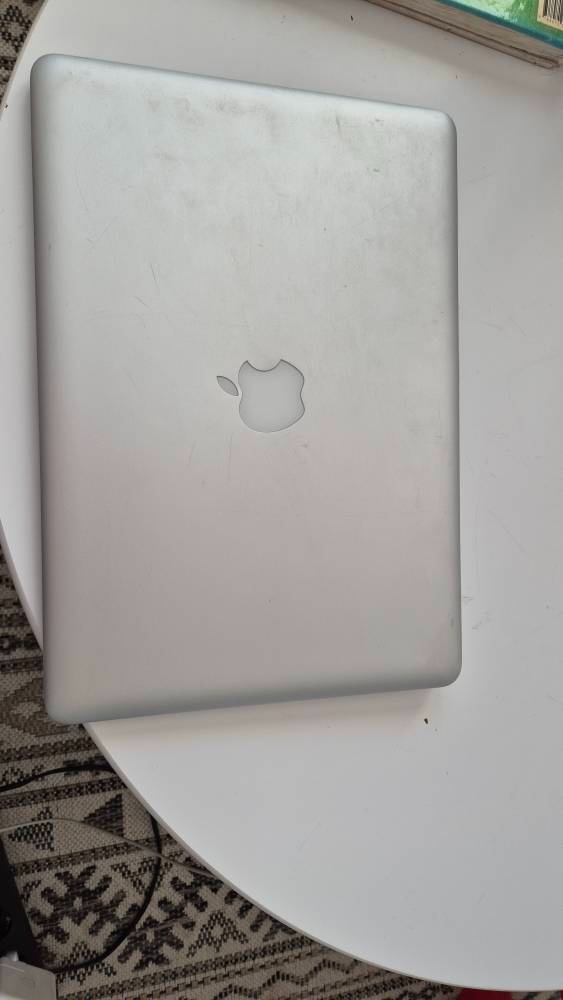 Predam Macbook air A1304 na suciastky