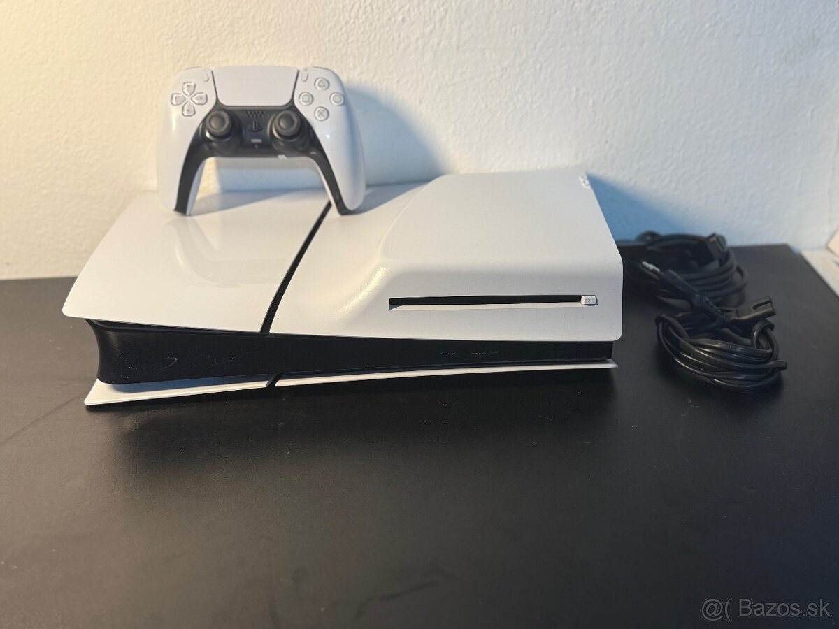 Predám hernú Konzolu PS4 Slim 1TB SSD Bez známok Používania